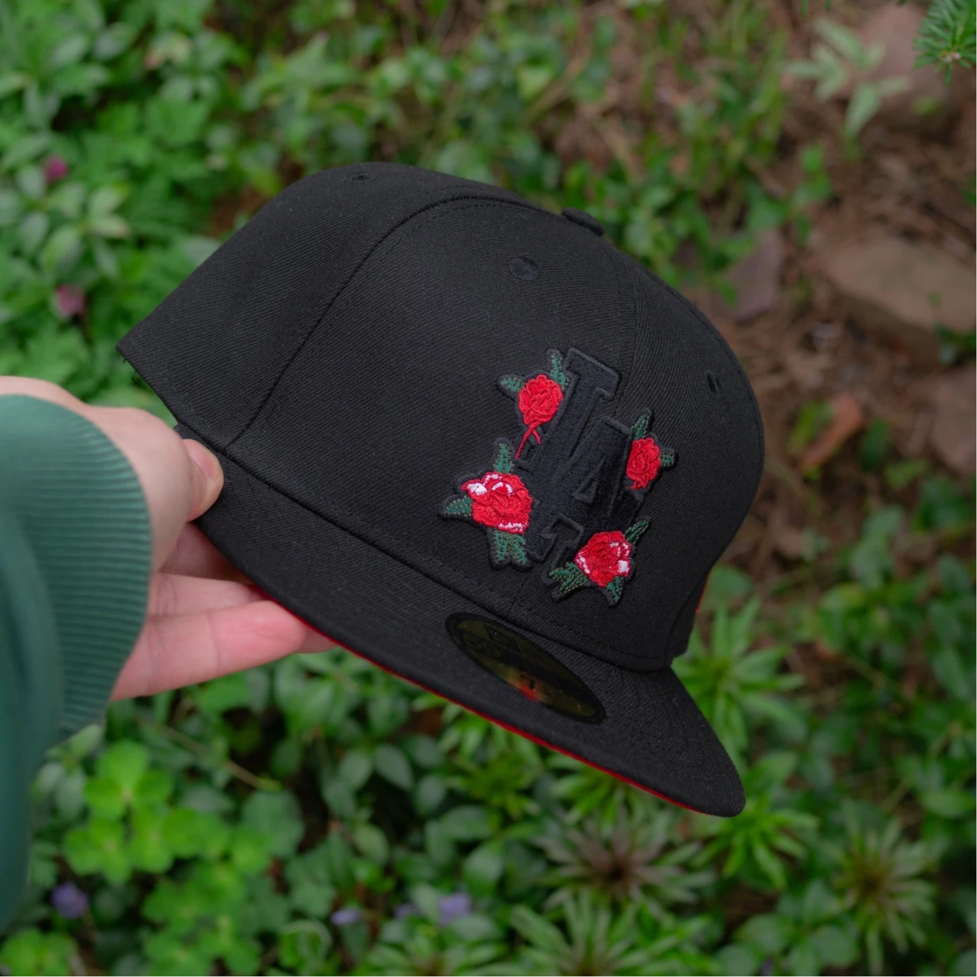 NEW ERA 59FIFTY MLB LOS ANGELES DODGERS ROSES BLACK / SCARLET UV FITTED CAP 9 NEW ERA 59FIFTY MLB LOS ANGELES DODGERS ROSES BLACK / SCARLET UV FITTED CAP - Image 7