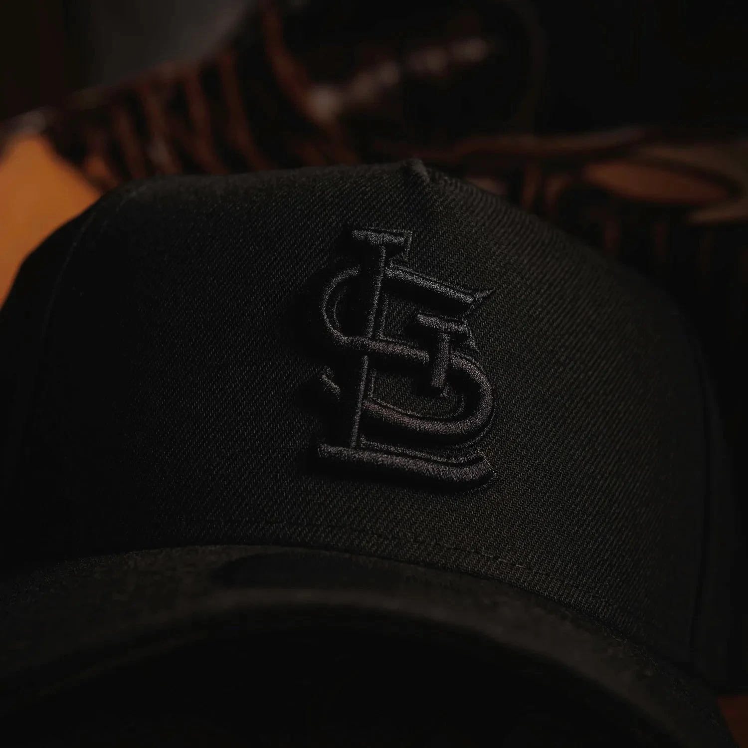 NEW ERA 9FORTY A-FRAME MLB ST. LOUIS CARDINALS BLACK ON LBLACK/ GREY UV SNAPBACK 4 NEW ERA 9FORTY A-FRAME MLB ST. LOUIS CARDINALS BLACK ON LBLACK/ GREY UV SNAPBACK - Image 2