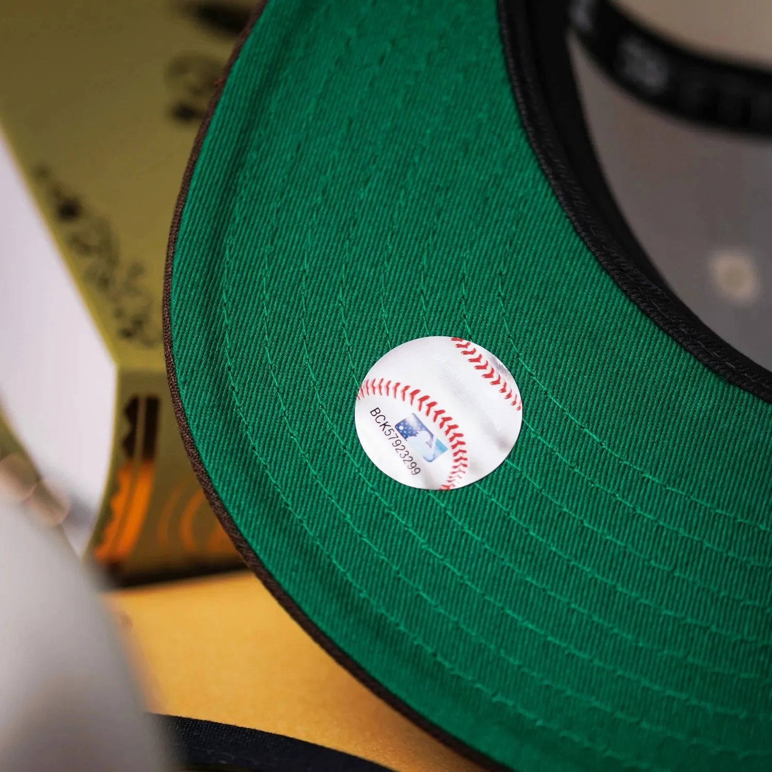 NEW ERA 59FIFTY MLB SAN DIEGO PADRES 40TH ANNIVERSARY TWO TONE / KELLY GREEN UV FITTED CAP 6 NEW ERA 59FIFTY MLB SAN DIEGO PADRES 40TH ANNIVERSARY TWO TONE / KELLY GREEN UV FITTED CAP - Image 4