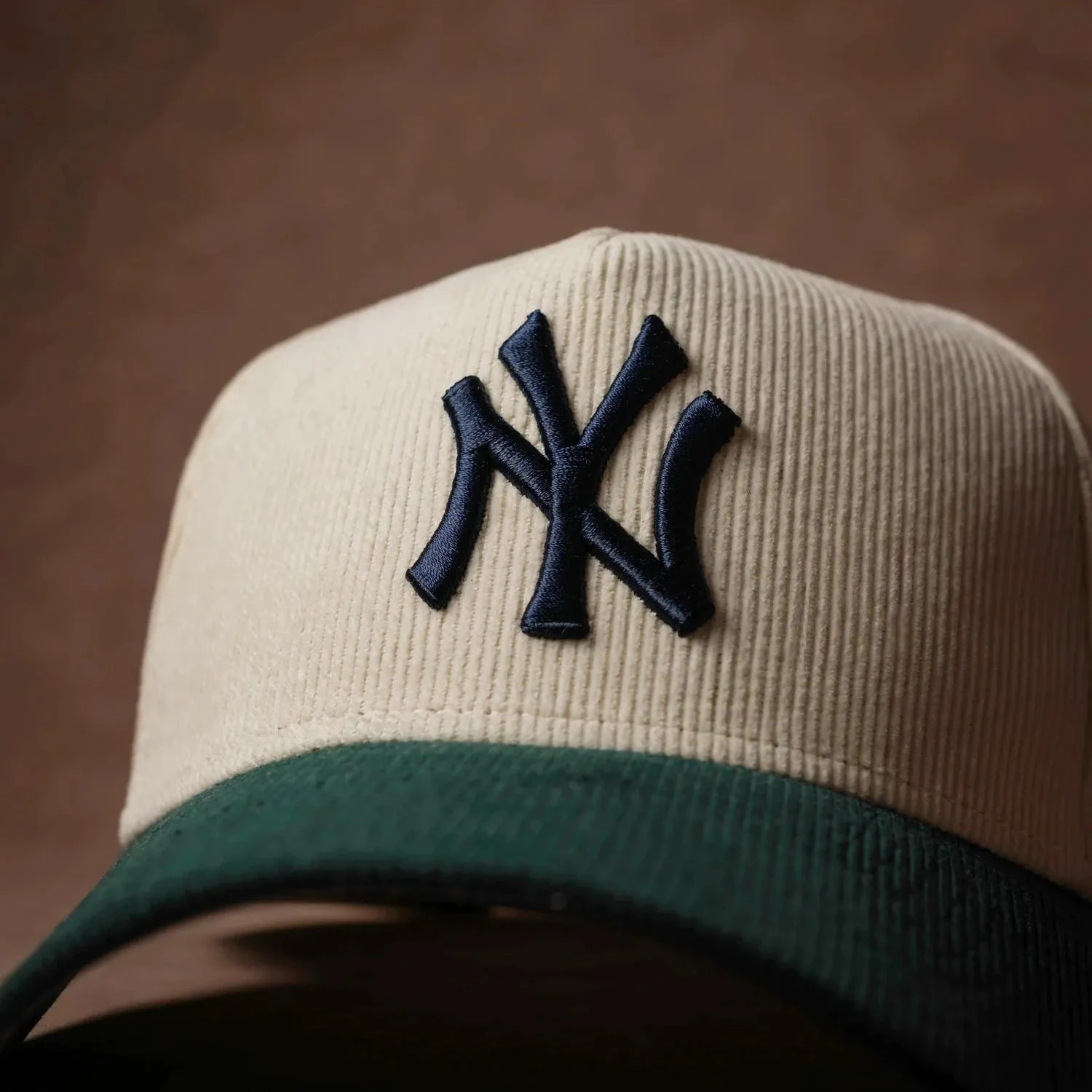NEW ERA 9FORTY A-FRAME MLB NEW YORK YANKEES WORLD SERIES 1996 CORD TWO TONE / GREY UV SNAPBACK 4 NEW ERA 9FORTY A-FRAME MLB NEW YORK YANKEES WORLD SERIES 1996 CORD TWO TONE / GREY UV SNAPBACK - Image 2