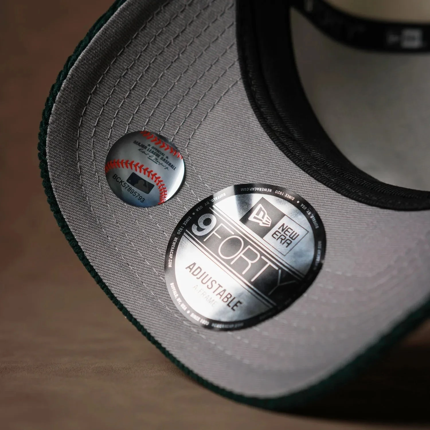 NEW ERA 9FORTY A-FRAME MLB NEW YORK YANKEES WORLD SERIES 1996 CORD TWO TONE / GREY UV SNAPBACK 8 NEW ERA 9FORTY A-FRAME MLB NEW YORK YANKEES WORLD SERIES 1996 CORD TWO TONE / GREY UV SNAPBACK - Image 6