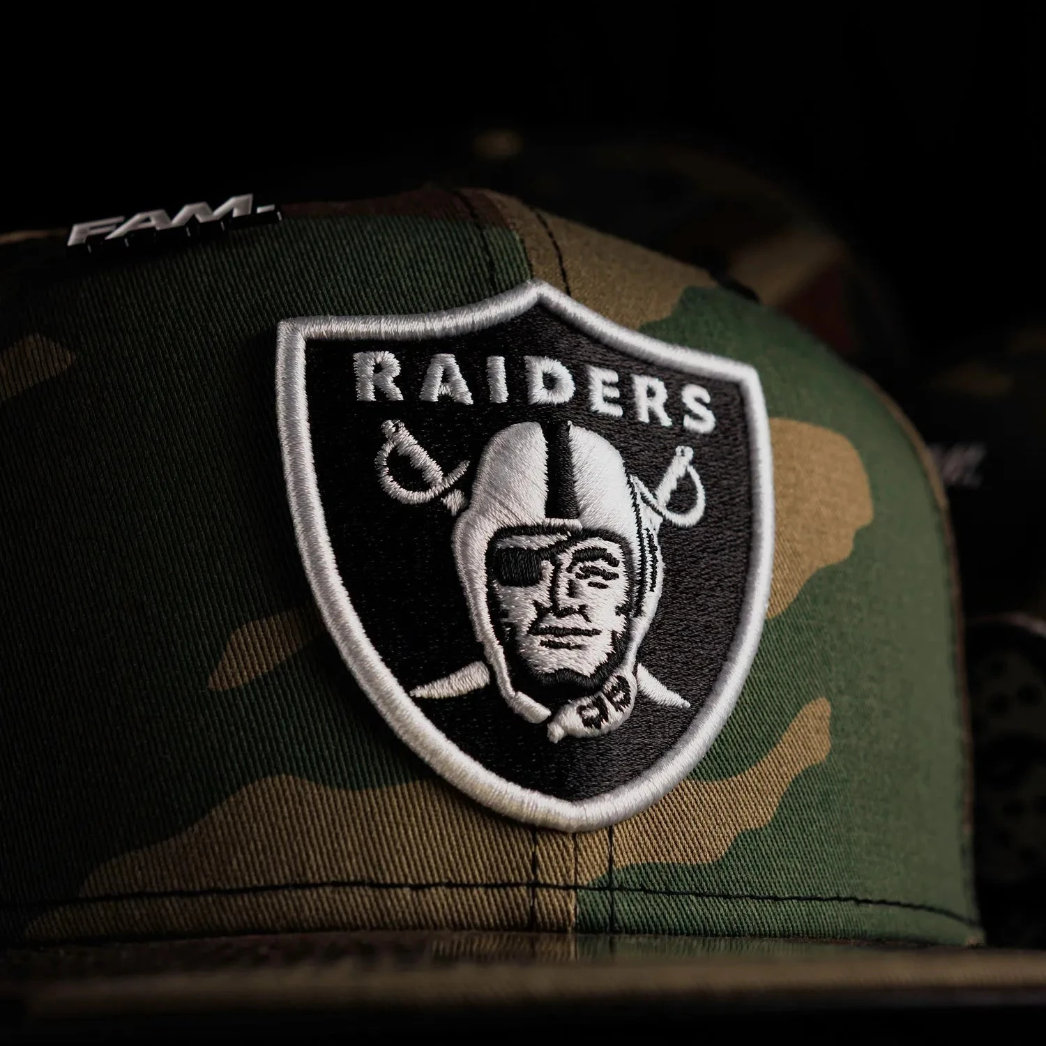 NEW ERA 59FIFTY NFL LAS VEGAS RAIDERS CAMO / GREY UV FITTED CAP 4 NEW ERA 59FIFTY NFL LAS VEGAS RAIDERS CAMO / GREY UV FITTED CAP - Image 2