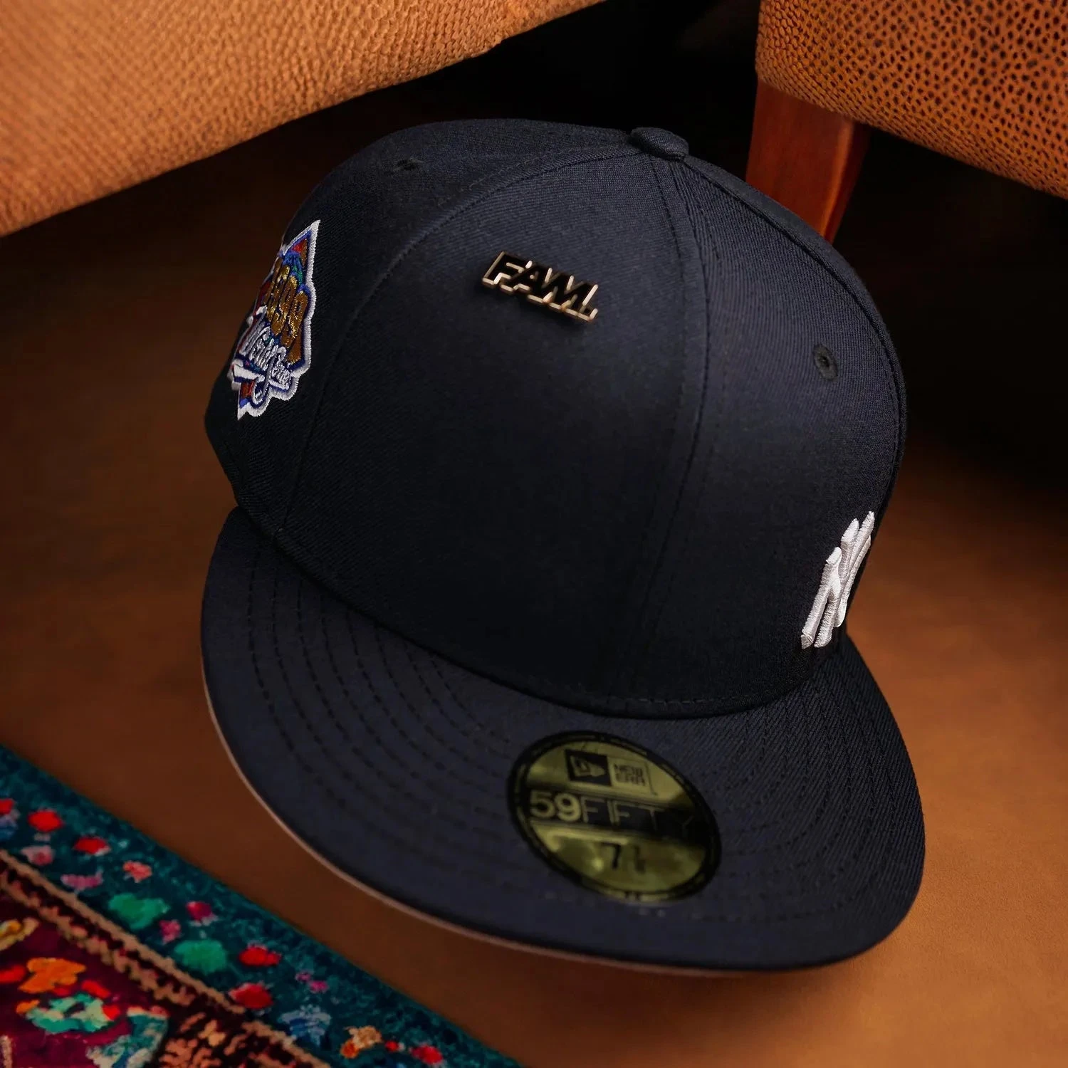 NEW ERA 59FIFTY MLB MINI LOGO NEW YORK YANKEES WS 99 NAVY / GREY UV FITTED CAP 3 NEW ERA 59FIFTY MLB MINI LOGO NEW YORK YANKEES WS 99 NAVY / GREY UV FITTED CAP