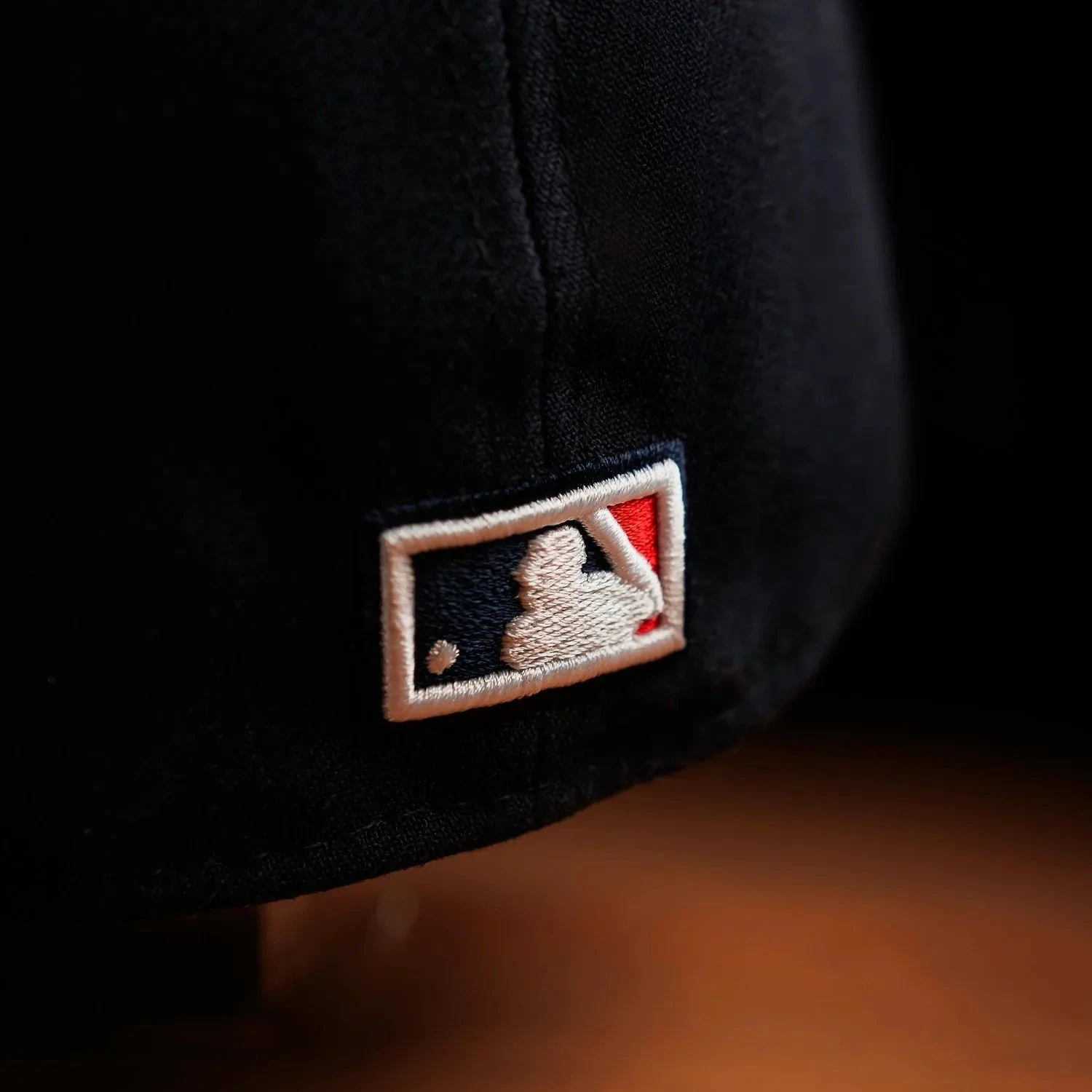 NEW ERA 59FIFTY MLB MINI LOGO NEW YORK YANKEES WS 99 NAVY / GREY UV FITTED CAP 6 NEW ERA 59FIFTY MLB MINI LOGO NEW YORK YANKEES WS 99 NAVY / GREY UV FITTED CAP - Image 4