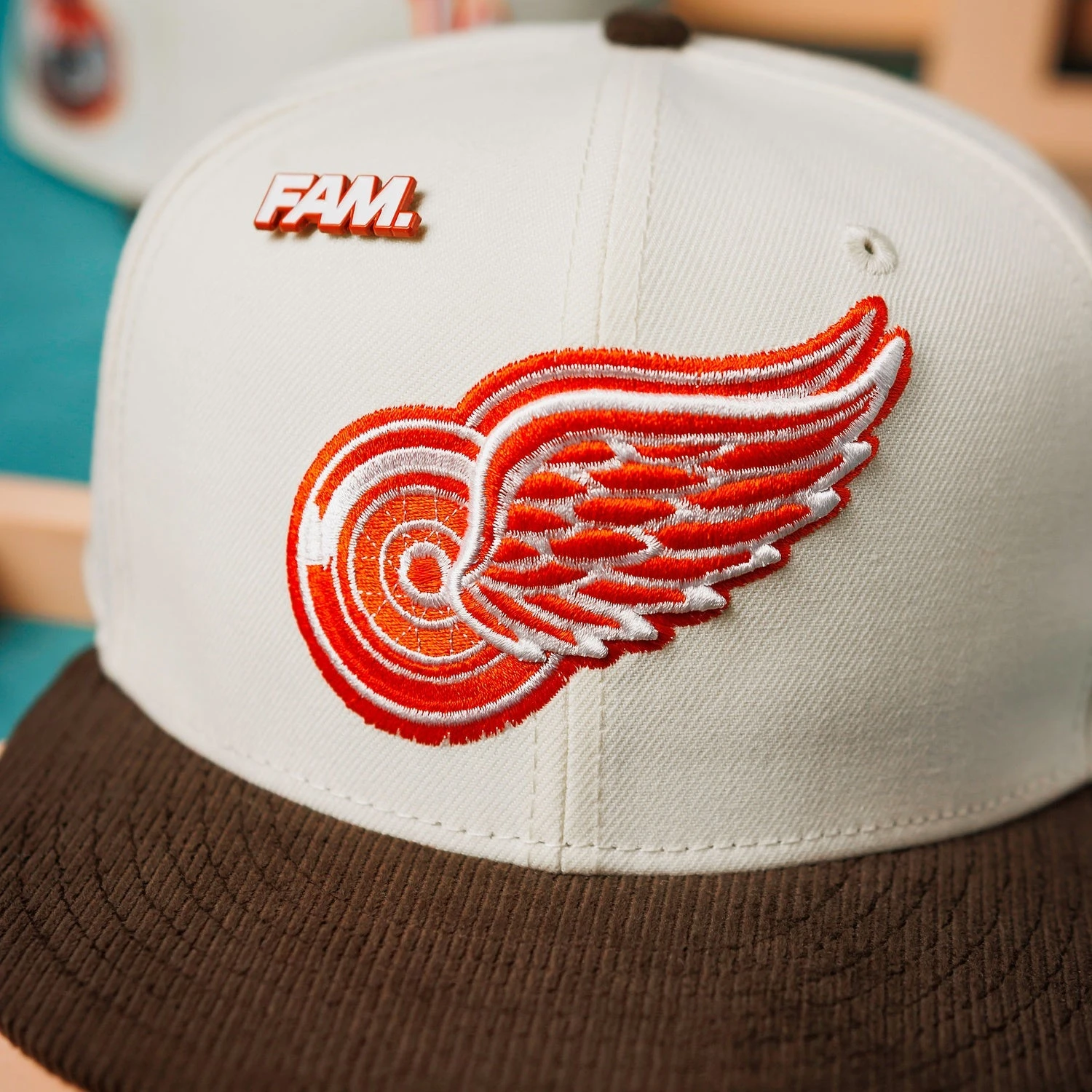NEW ERA 59FIFTY NHL DETROIT RED WINGS INAUGURAL SEASON 1926 TWO TONE / ORANGE UV FITTED CAP 4 NEW ERA 59FIFTY NHL DETROIT RED WINGS INAUGURAL SEASON 1926 TWO TONE / ORANGE UV FITTED CAP - Image 2