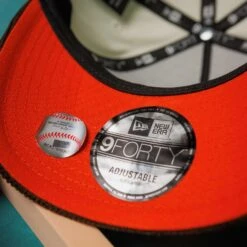 NEW ERA 9FORTY A-FRAME MLB NEW YORK YANKEES WORLD SERIES 2000 TWO TONE / ORANGE UV SNAPBACK -Headwear store 20250617 IMG 6086 Editcopy 0fee5794 cad5 478d a4ef 7e1a865939c0