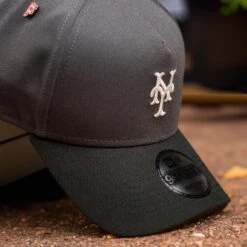 NEW YORK METS TWO TONE MLB GRAPHITE SCARLET UV / NEW ERA 9FORTY A-FRAME 15 NEW YORK METS TWO TONE MLB GRAPHITE SCARLET UV / NEW ERA 9FORTY A-FRAME -Headwear store 20250621 IMG 6396 Editcopy