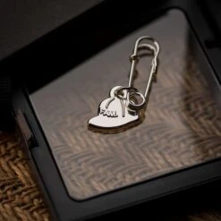 FAM PENDANT CAP PIN -Headwear store 20250708 IMG 8101 Editcopy 1 1 square