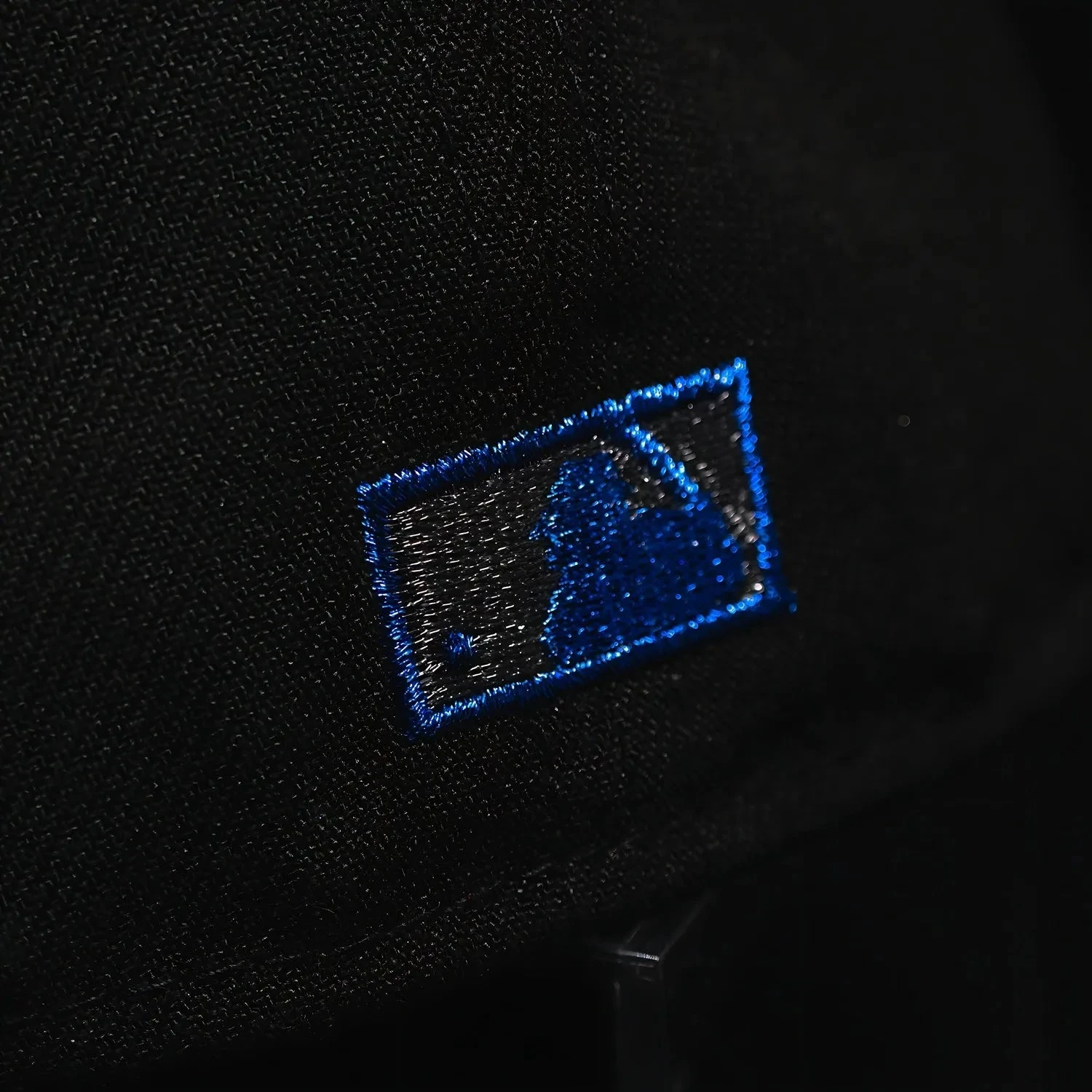 NEW ERA 59FIFTY MLB ATLANTA BRAVES 30TH SEASON BLACK / METALLIC SILVER UV FITTED CAP 7 NEW ERA 59FIFTY MLB ATLANTA BRAVES 30TH SEASON BLACK / METALLIC SILVER UV FITTED CAP - Image 5