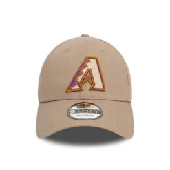 NEW ERA 9FORTY ARIZONA DIAMONDBACKS INAUGURAL SEASON 1998 ASH BROWN CAP 15 NEW ERA 9FORTY ARIZONA DIAMONDBACKS INAUGURAL SEASON 1998 ASH BROWN CAP -Headwear store 60422497 1