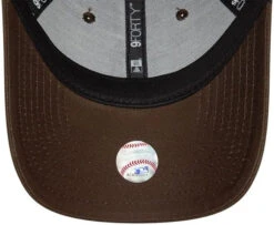 NEW ERA 9FORTY WOMEN LEAGUE ESSENTIAL MLB NEW YORK YANKEES BROWN CAP -Headwear store 71QTHv25ybL. AC SX679