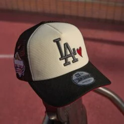 NEW ERA 9FORTY A-FRAME TRUCKER MLB LOS ANGELES DODGERS 40TH ANNIVERSARY TWO TONE / RED UV SNAPBACK