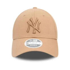 NEW ERA 9FORTY WOMEN LEAGUE ESSENTIAL MLB NEW YORK YANKEES BEIGE CAP -Headwear store 77e53e91f84779375b3da333cbb1815c