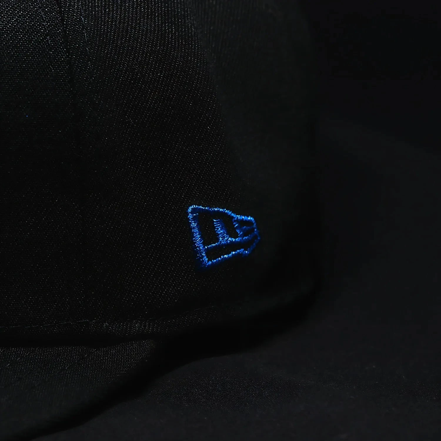 NEW ERA 59FIFTY MLB ATLANTA BRAVES 30TH SEASON BLACK / METALLIC SILVER UV FITTED CAP 9 NEW ERA 59FIFTY MLB ATLANTA BRAVES 30TH SEASON BLACK / METALLIC SILVER UV FITTED CAP - Image 7