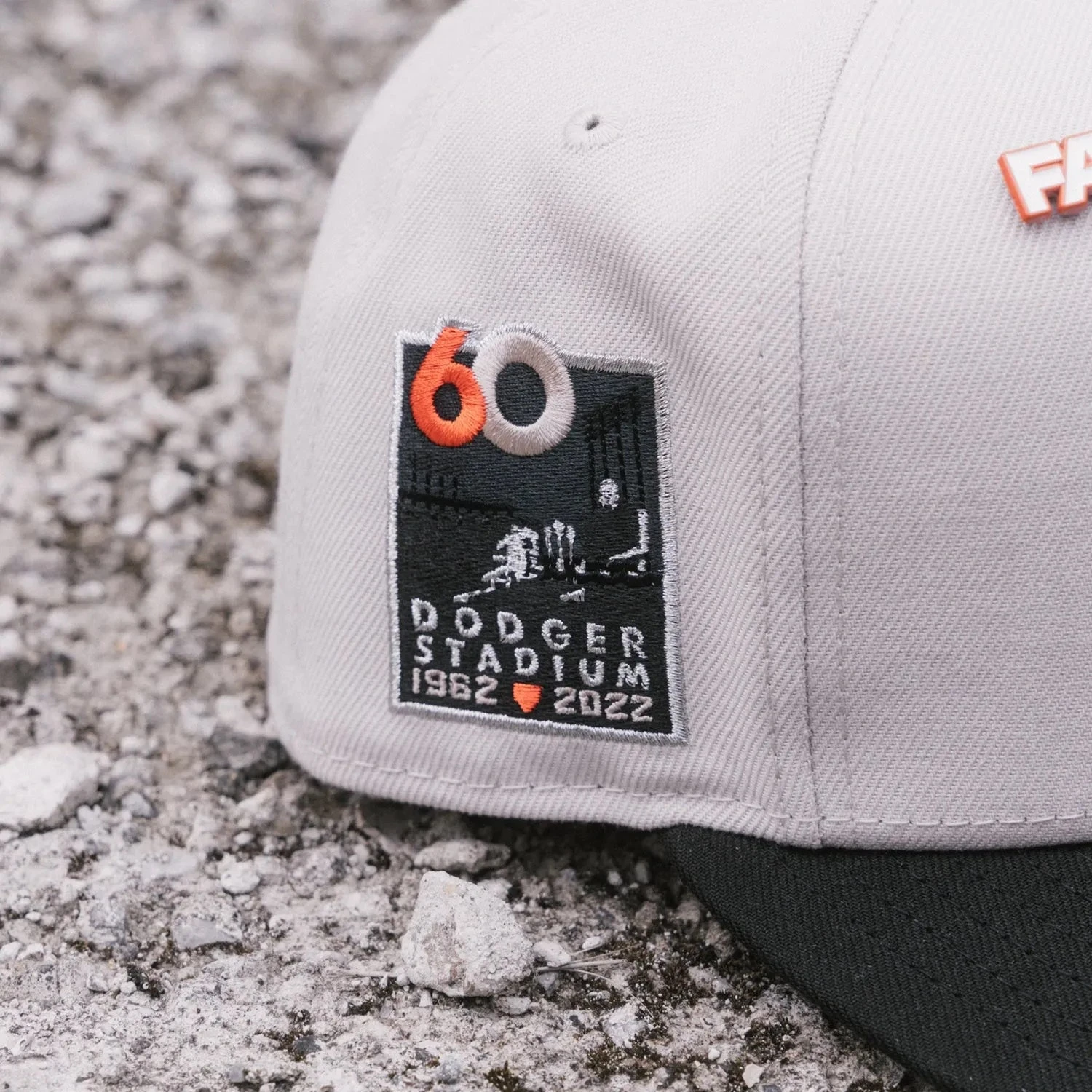 NEW ERA 59FIFTY MLB LOS ANGELES DODGERS 60TH ANNIVERSARY TWO TONE / GRAPHITE UV FITTED CAP 5 NEW ERA 59FIFTY MLB LOS ANGELES DODGERS 60TH ANNIVERSARY TWO TONE / GRAPHITE UV FITTED CAP - Image 3