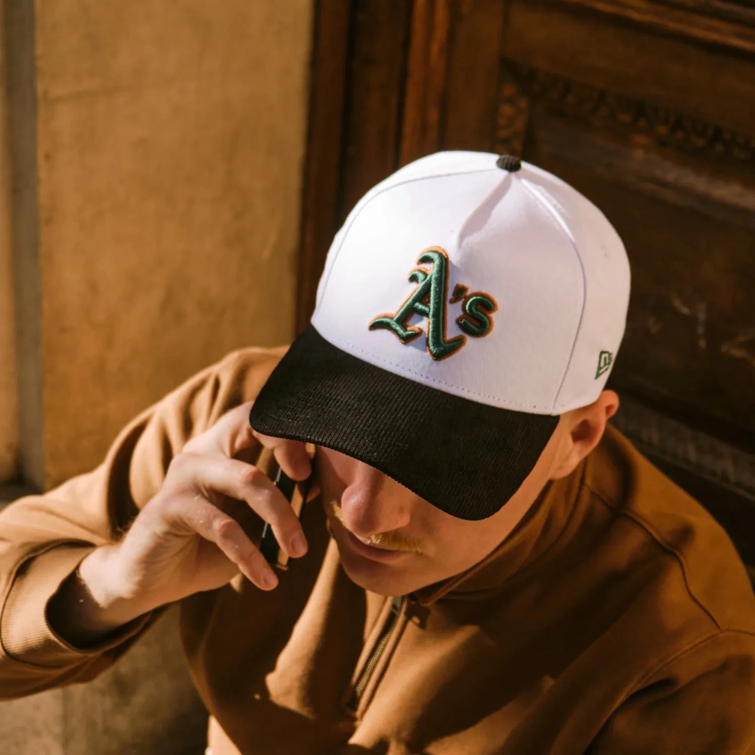 NEW ERA 9FORTY A-FRAME MLB OAKLAND ATHLETICS WORLD SERIES 1989 TWO TONE / GREY UV SNAPBACK CAP 4 NEW ERA 9FORTY A-FRAME MLB OAKLAND ATHLETICS WORLD SERIES 1989 TWO TONE / GREY UV SNAPBACK CAP - Image 2