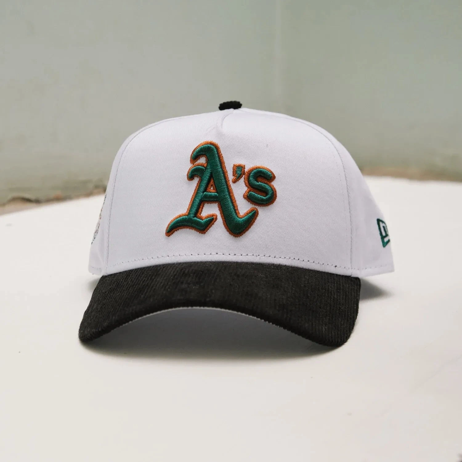 NEW ERA 9FORTY A-FRAME MLB OAKLAND ATHLETICS WORLD SERIES 1989 TWO TONE / GREY UV SNAPBACK CAP 5 NEW ERA 9FORTY A-FRAME MLB OAKLAND ATHLETICS WORLD SERIES 1989 TWO TONE / GREY UV SNAPBACK CAP - Image 3