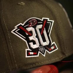 NEW ERA 59FIFTY NHL ANAHEIM DUCKS 30TH ANNIVERSARY TWO TONE / RED UV FITTED CAP + MEAT CLEAVER PIN 12 NEW ERA 59FIFTY NHL ANAHEIM DUCKS 30TH ANNIVERSARY TWO TONE / RED UV FITTED CAP + MEAT CLEAVER PIN -Headwear store IMG 0183