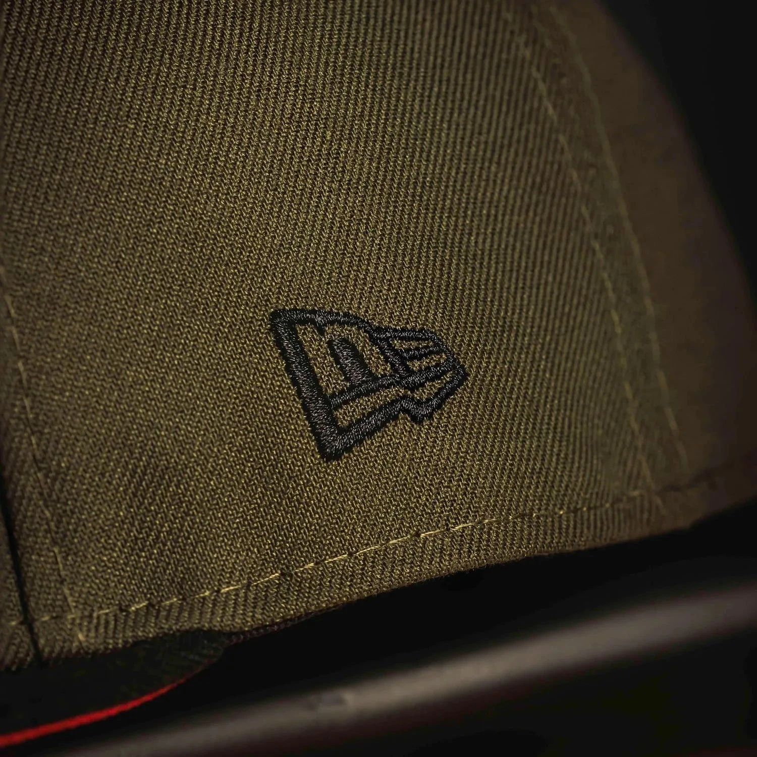 NEW ERA 59FIFTY NHL ANAHEIM DUCKS 30TH ANNIVERSARY TWO TONE / RED UV FITTED CAP + MEAT CLEAVER PIN 9 NEW ERA 59FIFTY NHL ANAHEIM DUCKS 30TH ANNIVERSARY TWO TONE / RED UV FITTED CAP + MEAT CLEAVER PIN - Image 7