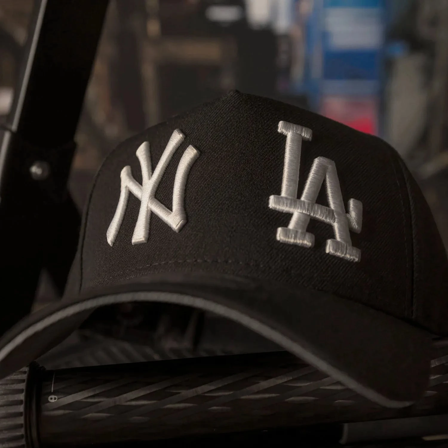 NEW ERA 9FORTY A-FRAME MLB NY LA BLACK/GREY UV CAP 4 NEW ERA 9FORTY A-FRAME MLB NY LA BLACK/GREY UV CAP - Image 2
