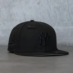 NEW ERA 59FIFTY MLB NEW YORK YANKEES WORLD SERIES 1998 BLACK ON BLACK / GREY UV FITTED CAP
