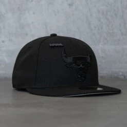 NEW ERA 59FIFTY NBA CHICAGO BULLS BLACK / GREY UV FITTED CAP