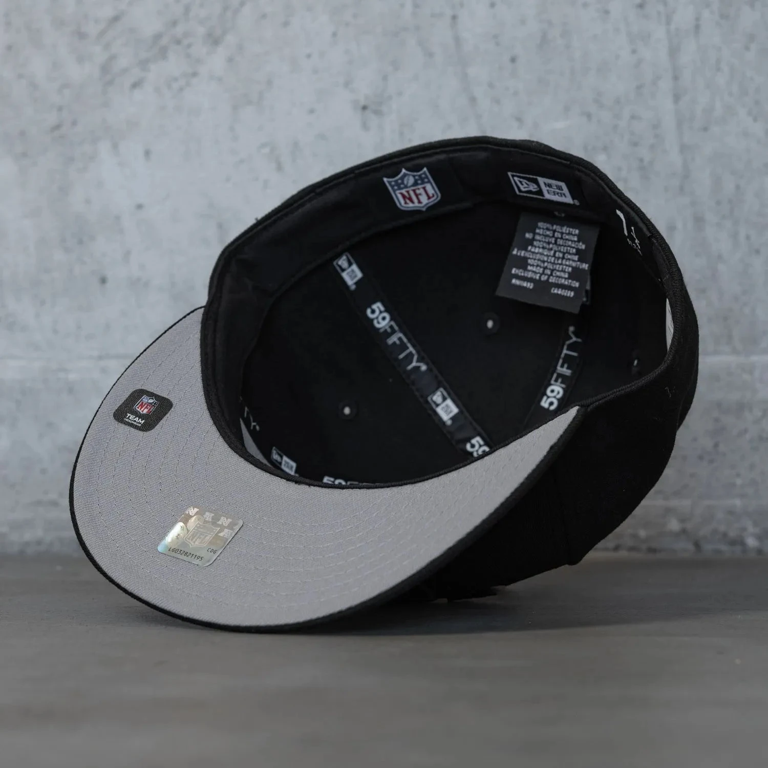 NEW ERA 59FIFTY NFL LAS VEGAS RAIDERS BLACK / GREY UV FITTED CAP 6 NEW ERA 59FIFTY NFL LAS VEGAS RAIDERS BLACK / GREY UV FITTED CAP - Image 4