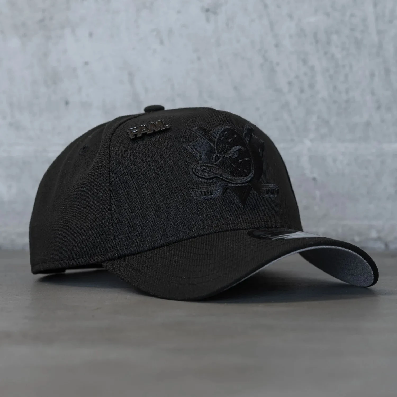 NEW ERA 9FORTY A-FRAME NHL ANAHEIM DUCKS BLACK / GREY UV SNAPBACK 3 NEW ERA 9FORTY A-FRAME NHL ANAHEIM DUCKS BLACK / GREY UV SNAPBACK