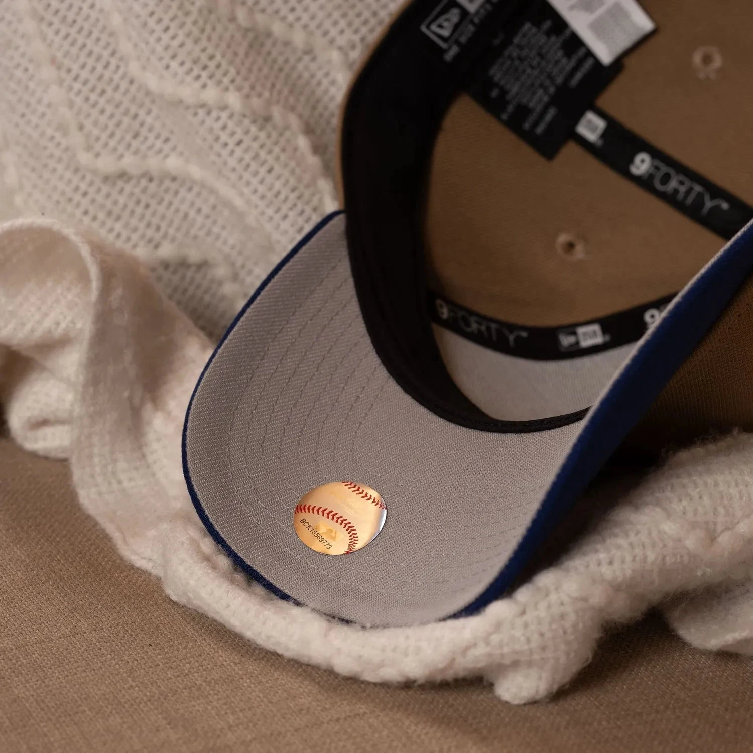 NEW ERA 9FORTY A-FRAME MLB LOS ANGELES DODGERS UPSIDE DOWN LOGO TWO TONE / GREY UV SNAPBACK CAP 5 NEW ERA 9FORTY A-FRAME MLB LOS ANGELES DODGERS UPSIDE DOWN LOGO TWO TONE / GREY UV SNAPBACK CAP - Image 3