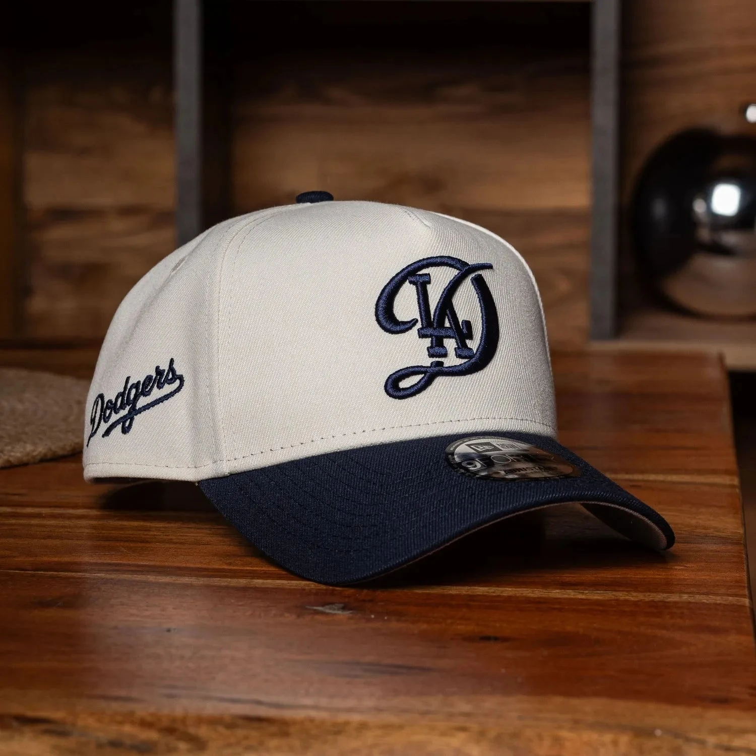 NEW ERA 9FORTY A-FRAME MLB LOS ANGELES DODGERS SCRIPT TWO TONE / GREY UV SNAPBACK CAP 3 NEW ERA 9FORTY A-FRAME MLB LOS ANGELES DODGERS SCRIPT TWO TONE / GREY UV SNAPBACK CAP