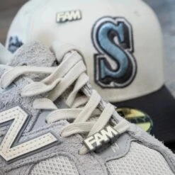 FAM LACE LOCKS + PIN GREY / CHROME WHITE 8 FAM LACE LOCKS + PIN GREY / CHROME WHITE -Headwear store P1280083