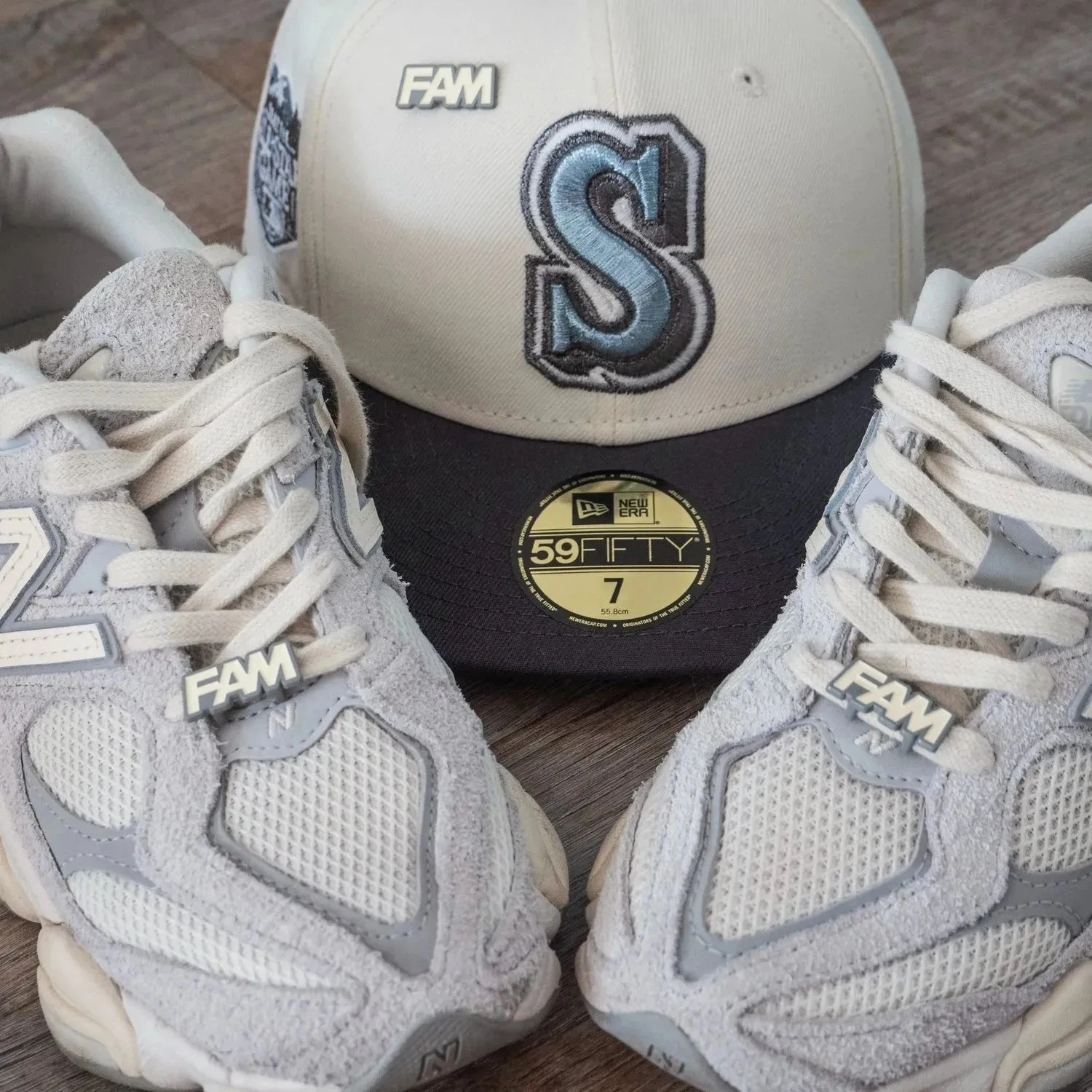 FAM LACE LOCKS + PIN GREY / CHROME WHITE 4 FAM LACE LOCKS + PIN GREY / CHROME WHITE - Image 2