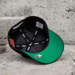FAM.CAP CORE BLACK SNAPBACK /GREEN UV 13 FAM.CAP CORE BLACK SNAPBACK /GREEN UV -Headwear store P1300957