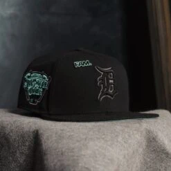 NEW ERA 59FIFTY MLB DETROIT TIGERS ALL STAR GAME 2005 BLACK / MINT UV FITTED CAP