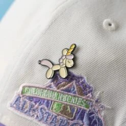BALLOON UNICORN PIN
