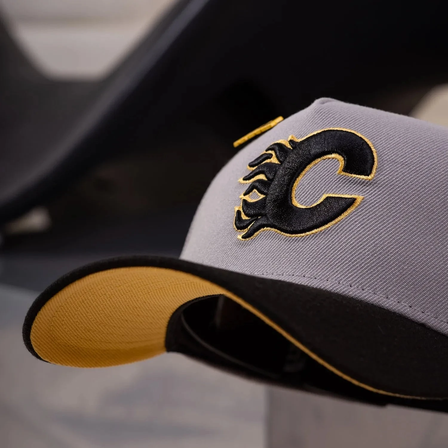 CALGARY FLAMES CAP BLACK YELLOW UV / NEW ERA 9FORTY A-FRAME 4 CALGARY FLAMES CAP BLACK YELLOW UV / NEW ERA 9FORTY A-FRAME - Image 2