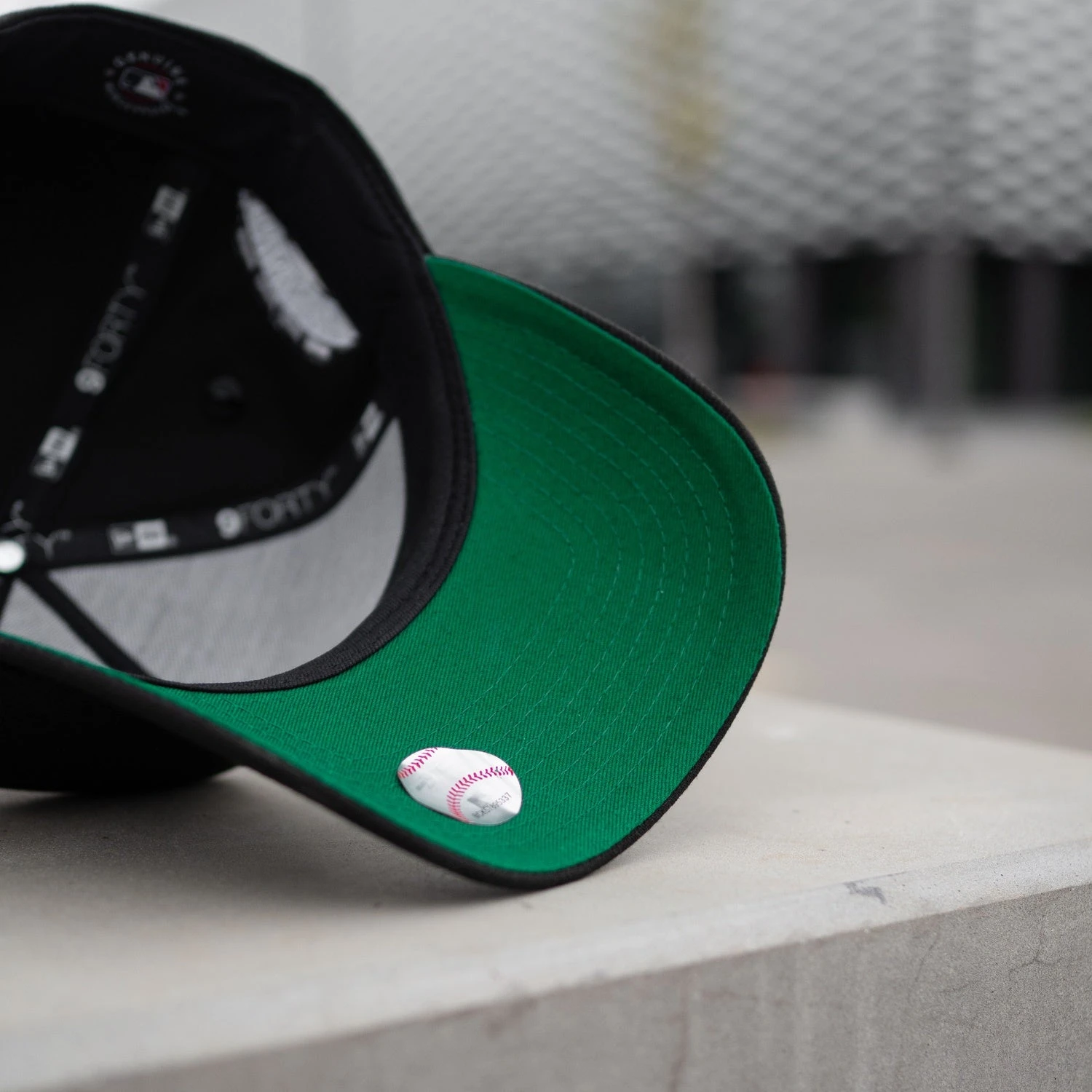 NEW ERA 9FORTY A-FRAME MLB CHICAGO WHITE SOX COMISKEY PARK BLACK / KELLY GREEN UV SNAPBACK 6 NEW ERA 9FORTY A-FRAME MLB CHICAGO WHITE SOX COMISKEY PARK BLACK / KELLY GREEN UV SNAPBACK - Image 4
