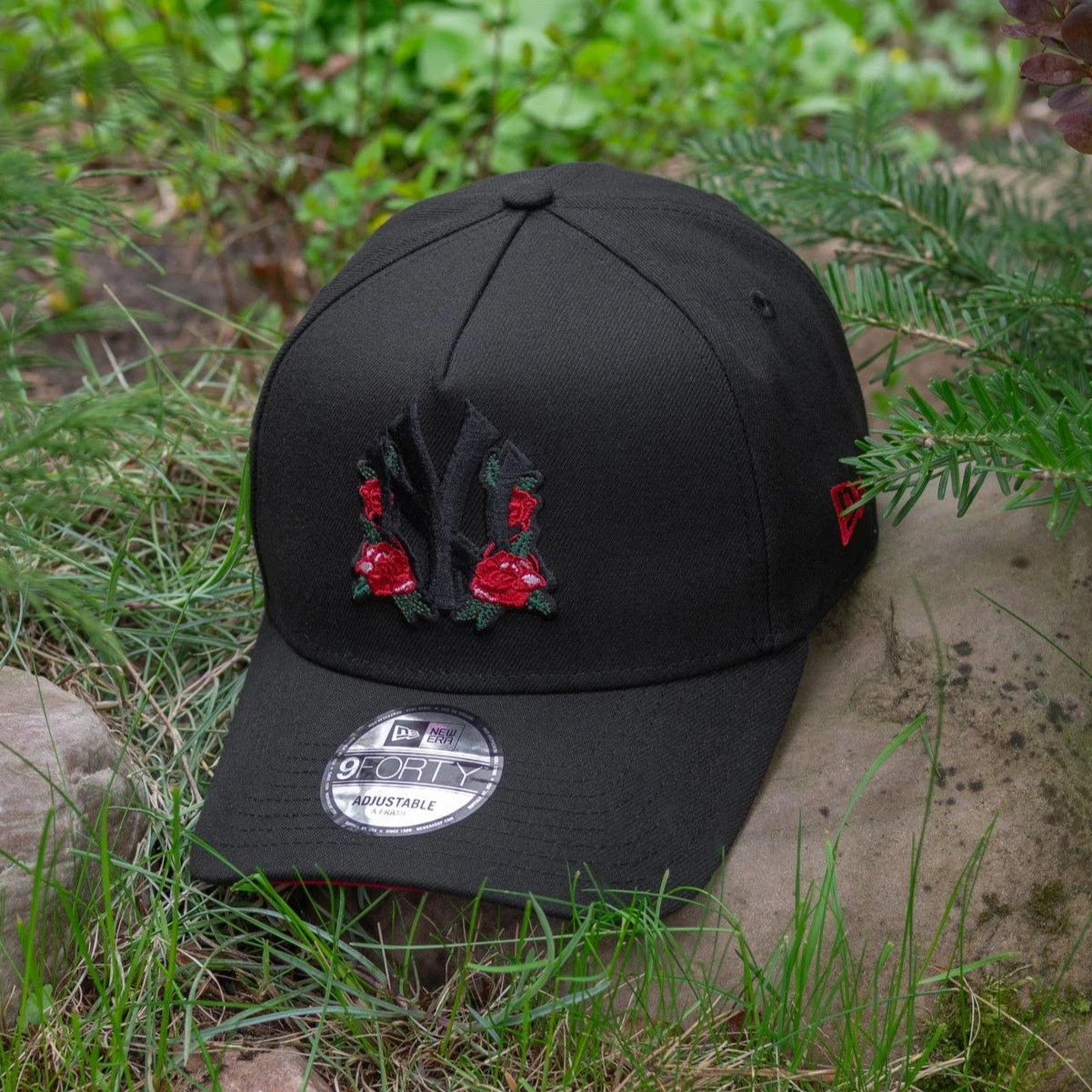 NEW ERA 9FORTY A-FRAME MLB NEW YORK YANKEES ROSES BLACK / SCARLET UV SNAPBACK 3 NEW ERA 9FORTY A-FRAME MLB NEW YORK YANKEES ROSES BLACK / SCARLET UV SNAPBACK