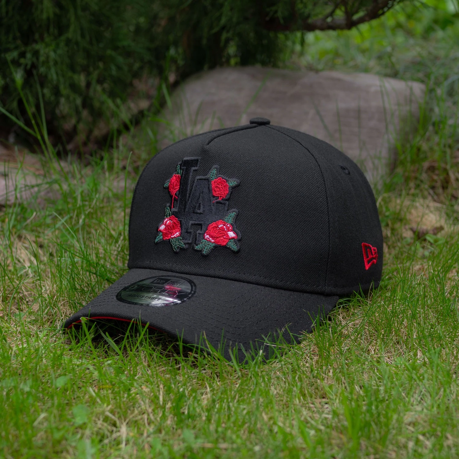 NEW ERA 9FORTY A-FRAME LOS ANGELES DODGERS ROSES BLACK / SCARLET UV SNAPBACK CAP 3 NEW ERA 9FORTY A-FRAME LOS ANGELES DODGERS ROSES BLACK / SCARLET UV SNAPBACK CAP