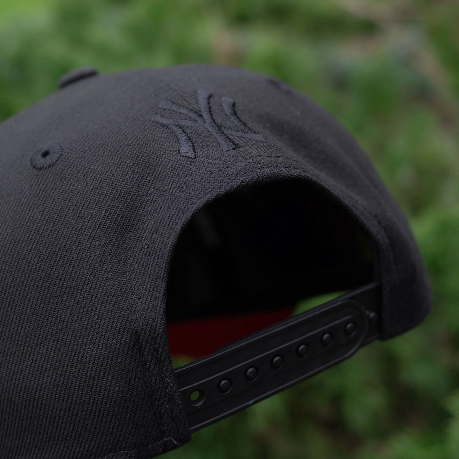 NEW ERA 9FORTY A-FRAME MLB NEW YORK YANKEES ROSES BLACK / SCARLET UV SNAPBACK 7 NEW ERA 9FORTY A-FRAME MLB NEW YORK YANKEES ROSES BLACK / SCARLET UV SNAPBACK - Image 5