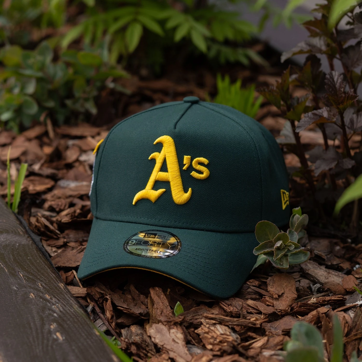 NEW ERA 9FORTY A-FRAME MLB OAKLAND ATHLETICS 25TH ANNIVERSARY DARK GREEN / GOLD UV SNAPBACK CAP 4 NEW ERA 9FORTY A-FRAME MLB OAKLAND ATHLETICS 25TH ANNIVERSARY DARK GREEN / GOLD UV SNAPBACK CAP - Image 2