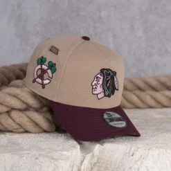 NEW ERA 9FORTY A-FRAME NHL CHICAGO BLACKHAWKS TOMAHAWKS TWO TONE / KELLY GREEN UV SNAPBACK