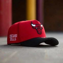NEW ERA 9FORTY A-FRAME NBA CHICAGO BULLS TWO TONE / GREY UV SNAPBACK