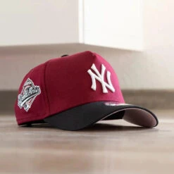 NEW ERA 9FORTY A-FRAME MLB NEW YORK YANKEES WORLD SERIES 1996 TWO TONE / PINK UV SNAPBACK CAP