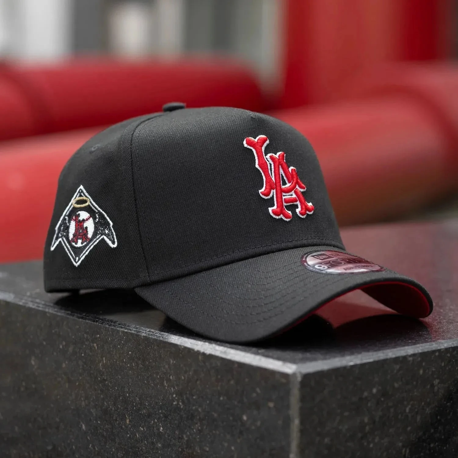 NEW ERA 9FORTY LOS ANGELES ANGELS SIDE PATCH BLACK / SCARLET RED UV 3 NEW ERA 9FORTY LOS ANGELES ANGELS SIDE PATCH BLACK / SCARLET RED UV