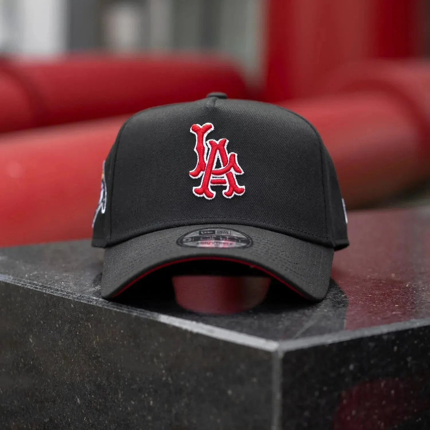 NEW ERA 9FORTY LOS ANGELES ANGELS SIDE PATCH BLACK / SCARLET RED UV 4 NEW ERA 9FORTY LOS ANGELES ANGELS SIDE PATCH BLACK / SCARLET RED UV - Image 2