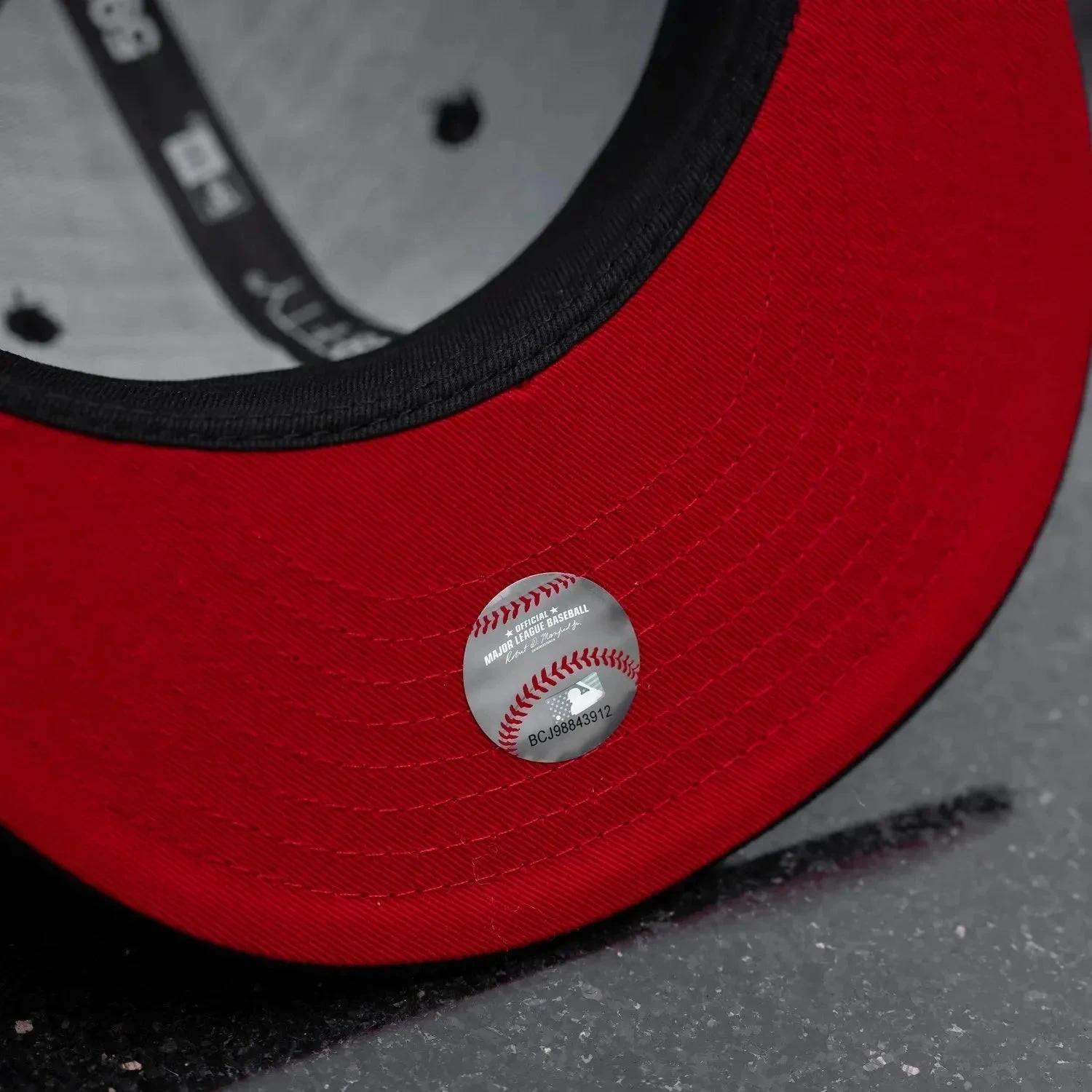 NEW ERA 59FIFTY MLB CALIFORNIA ANGELS ALL STAR GAME 1967 BLACK / SCARLET RED UV FITTED CAP 11 NEW ERA 59FIFTY MLB CALIFORNIA ANGELS ALL STAR GAME 1967 BLACK / SCARLET RED UV FITTED CAP - Image 9