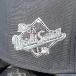 NEW ERA 59FIFTY MLB LOS ANGELES DODGERS WORLD SERIES 1988 GREY / CHROME WHITE UV FITTED CAP -Headwear store P8294824