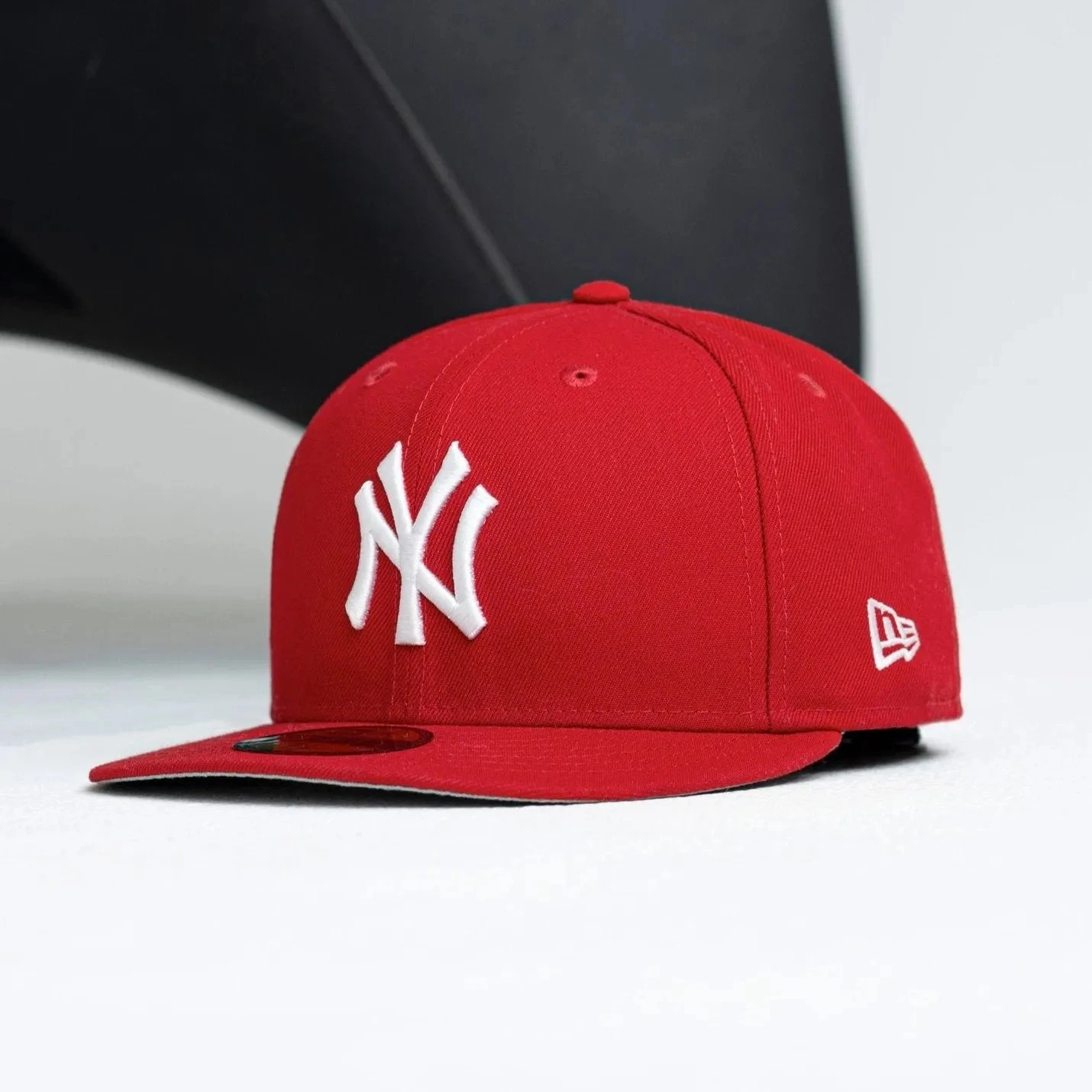 NEW ERA 59FIFTY MLB NEW YORK YANKEES RED / GREY UV FITTED CAP 3 NEW ERA 59FIFTY MLB NEW YORK YANKEES RED / GREY UV FITTED CAP