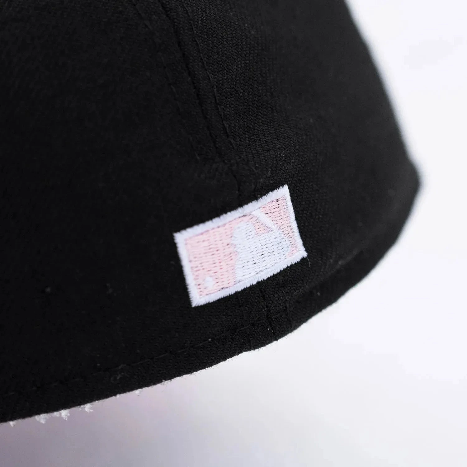 NEW ERA 59FIFTY MLB NEW YORK YANKEES WORLD SERIES 2000 BLACK / PINK UV FITTED CAP 7 NEW ERA 59FIFTY MLB NEW YORK YANKEES WORLD SERIES 2000 BLACK / PINK UV FITTED CAP - Image 5